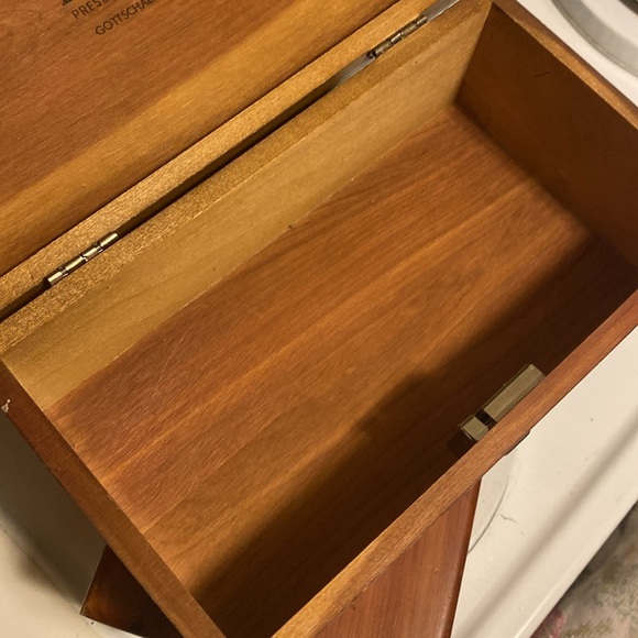 Lane Cedar Jewelry/Trinket/Dresser Top Box - Picture 5 of 5